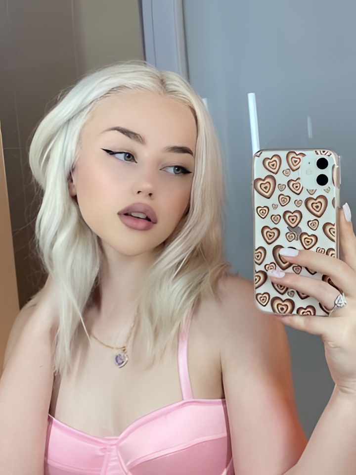 Нелли привлекальеная девушка из Тамань цена от 5000 руб