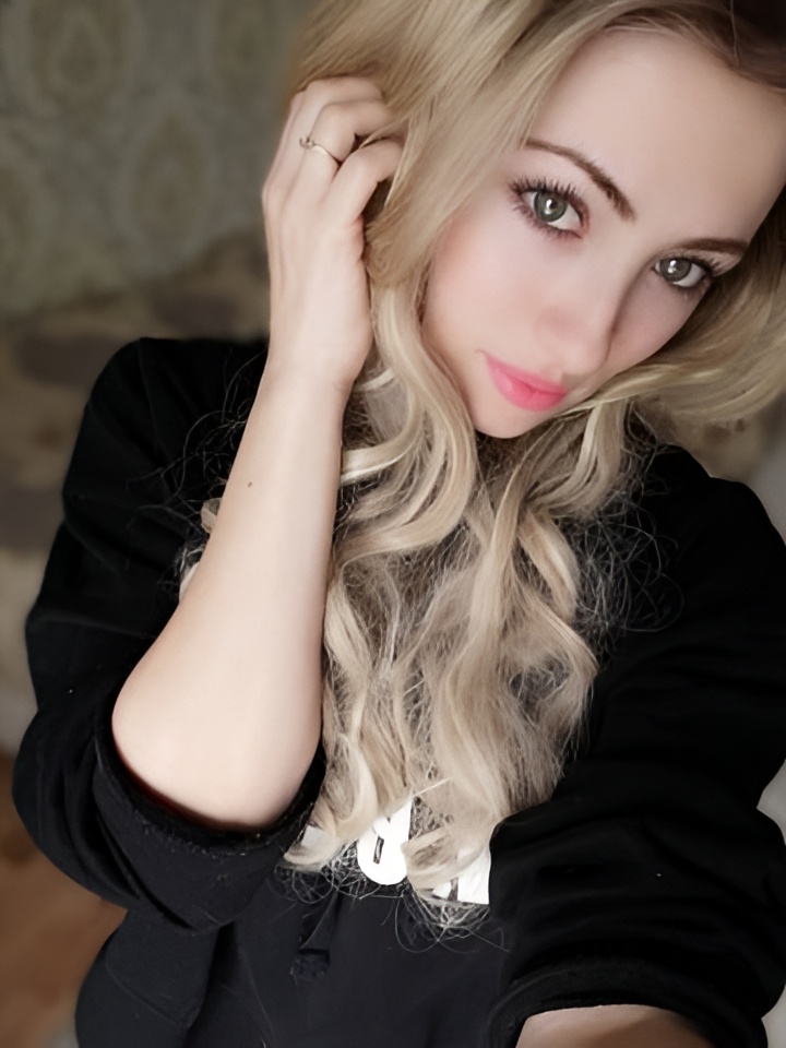 Оксана привлекальеная девушка из Тамань цена от 2500 руб