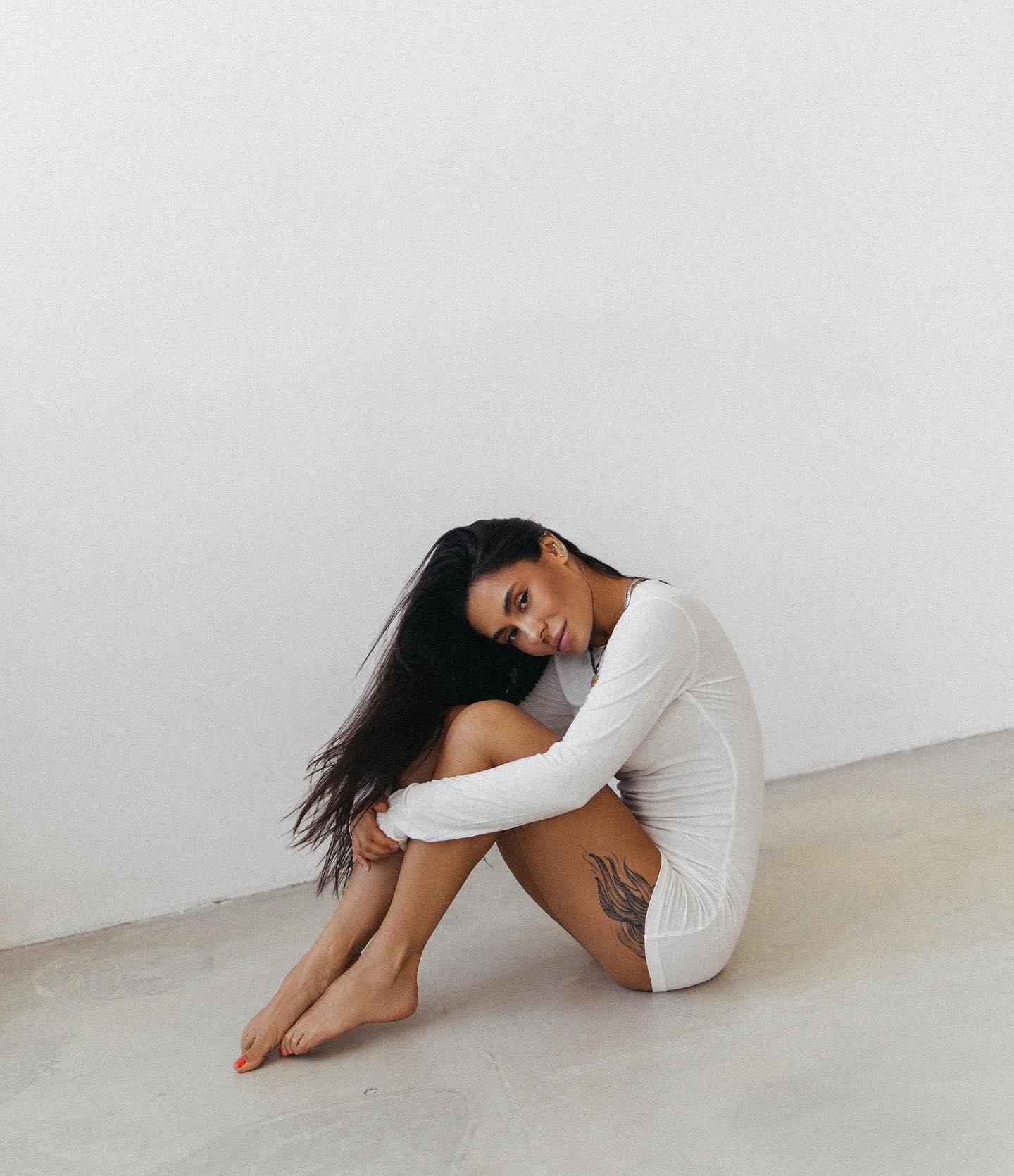 Ева привлекальеная девушка из Тамань цена от 4000 руб