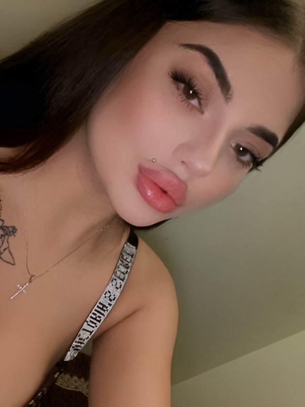 Рената привлекательная девушка из Тамань цена от 1500 руб